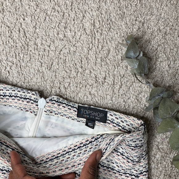 Topshop Mini Skirt ๐ป| Size 4 - Picture 3 of 8